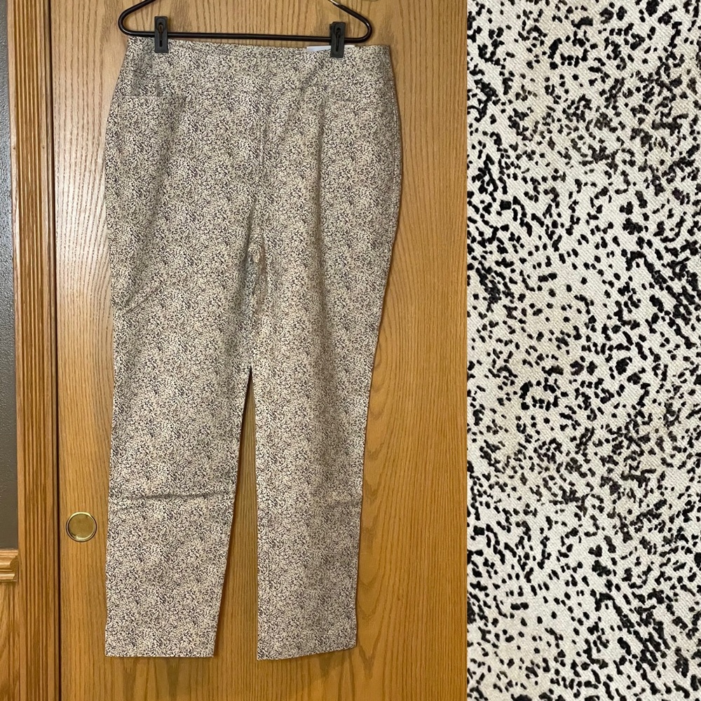 Chico’s So Slimming Brigitte Slim Leg Ankle pants , Sz 1.5R (US 10R)